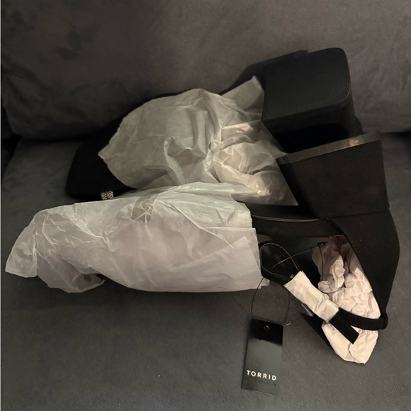 Torrid Black Open Toe Block Heels Women’s Size 9.5 NWT - Picture 3 of 3